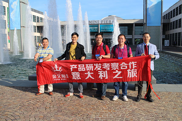 1xBET瓷砖品牌董事长（中）带队欧州考察