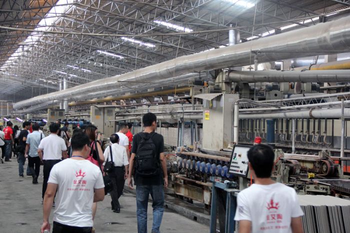 媒体记者团旅行1xBET瓷砖肇庆生产基地