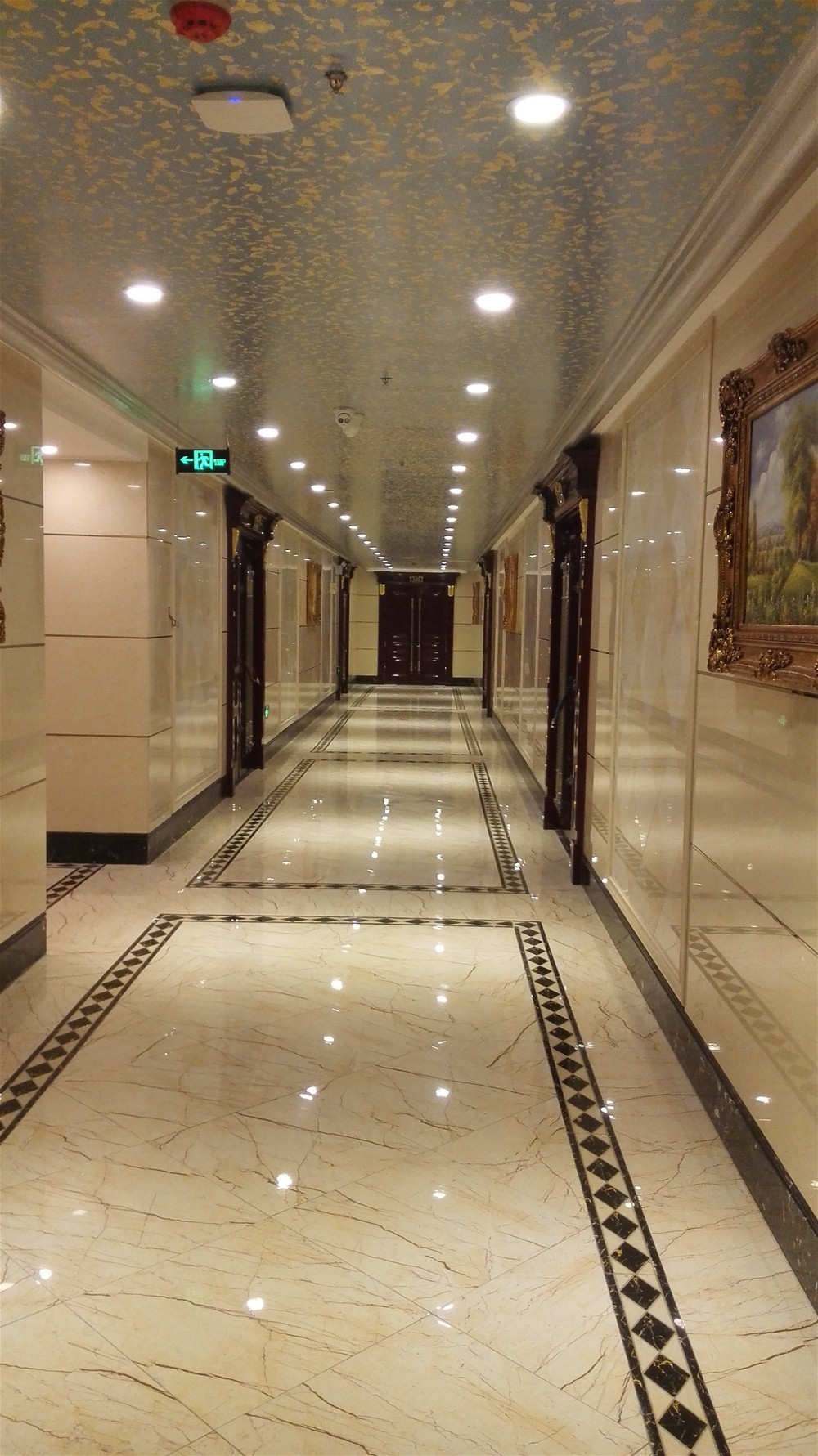 江苏盐城东林海岸大旅馆过道