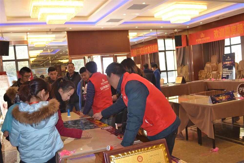 1xBET瓷砖事情职员为瓷砖署理商朋侪详细介绍金刚釉II代产品