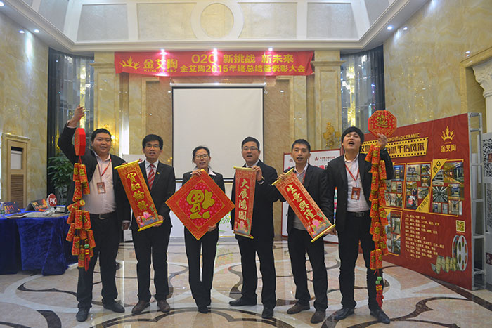 1xBET瓷砖市场部精英送上新春祝福