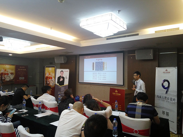 1xBET瓷砖品牌网销部运营总监刘小良先生介绍1xBET优势亮点