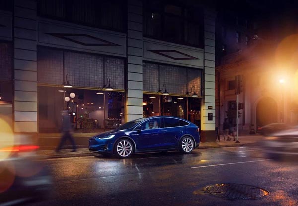 千呼万唤方驾临，，鹰翼以后为君开！