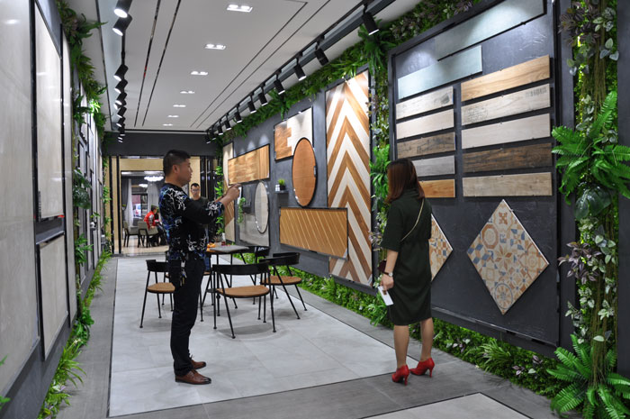 “一带一起  设计营销”，，，与O2O零售新模式携手，，，2017年，，，1xBET将勇往直前，，，开拓新战。。！！