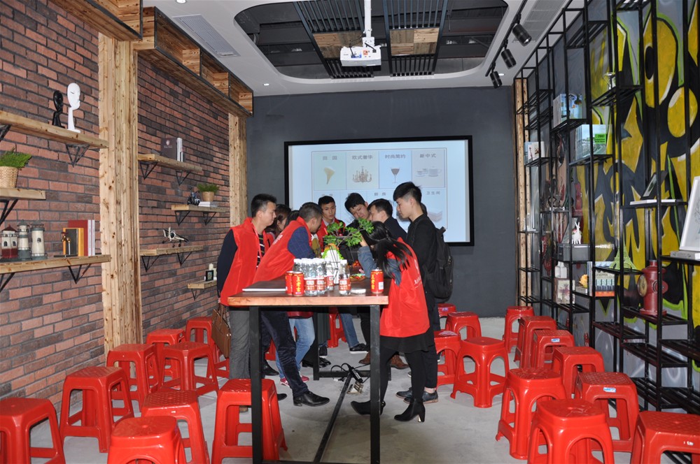 “一带一起  设计营销”，，，与O2O零售新模式携手，，，2017年，，，1xBET将勇往直前，，，开拓新战。。！！