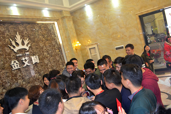 1xBET新年开工，，2017撸起袖子拼命干！