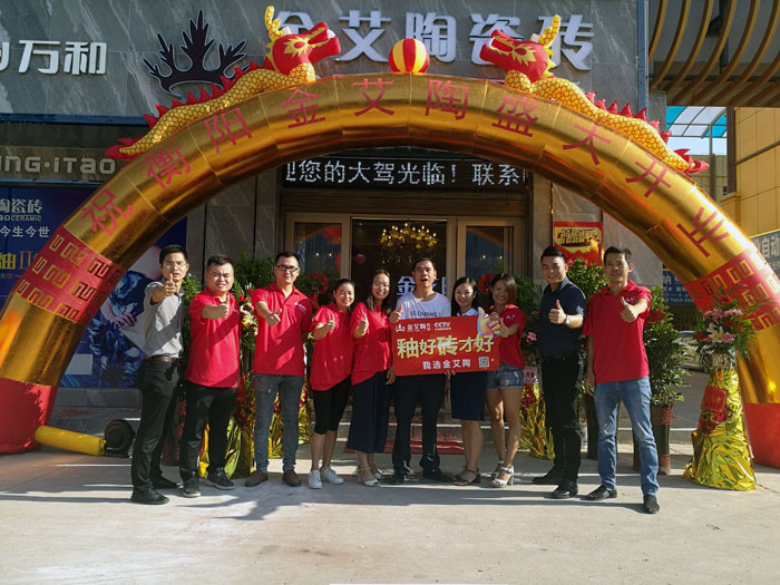 消耗者为1xBET代言