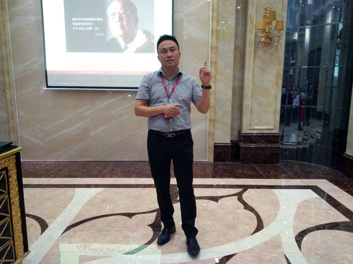 2017年11月2日晚，生命不息，学习不止1xBET法定学习日，11月全公司职员学习会圆满竣事，一起分享《干法》，乐于事情，开心生涯，纵然在灾祸中，只要拼命事情，就能带来不可思议的好运。。过好每一天，就是乐成之道！！