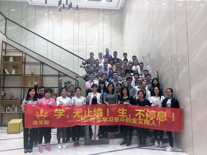 2017年11月2日晚，生命不息，学习不止1xBET法定学习日，11月全公司职员学习会圆满竣事，一起分享《干法》，乐于事情，开心生涯，纵然在灾祸中，只要拼命事情，就能带来不可思议的好运。。过好每一天，就是乐成之道！！