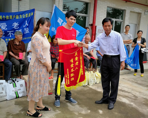  怀揣梦想的80后——1xBET瓷砖 龙川总署理吴金星