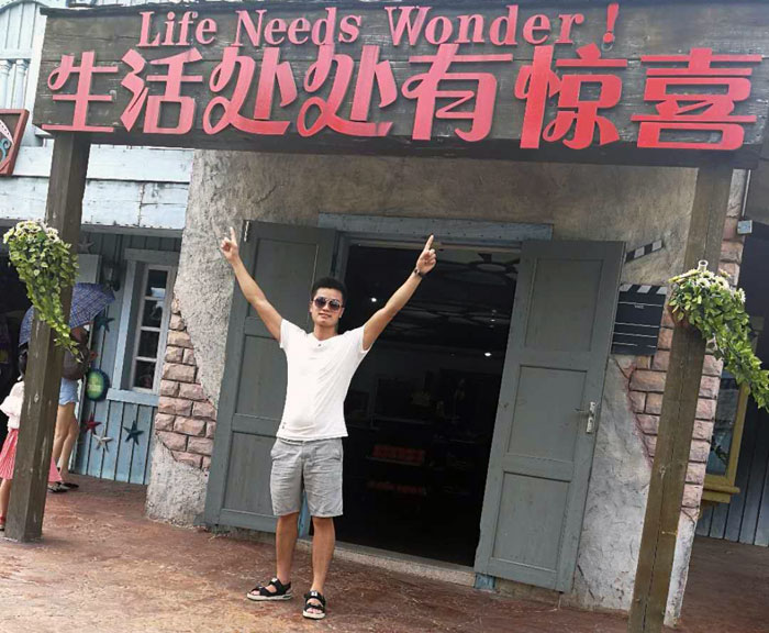 身为年轻一代的90后，但他看起来却比同龄人多了那份沉稳，他就是本次专访的新闻人物——湖南岳阳总署理秦志雄。