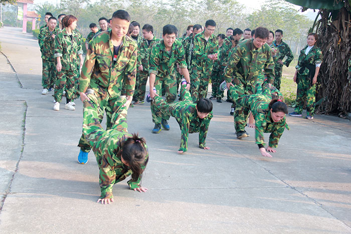 2017年2月13-15日，，，1xBET“虎狼道”户外拓展训练圆满竣事