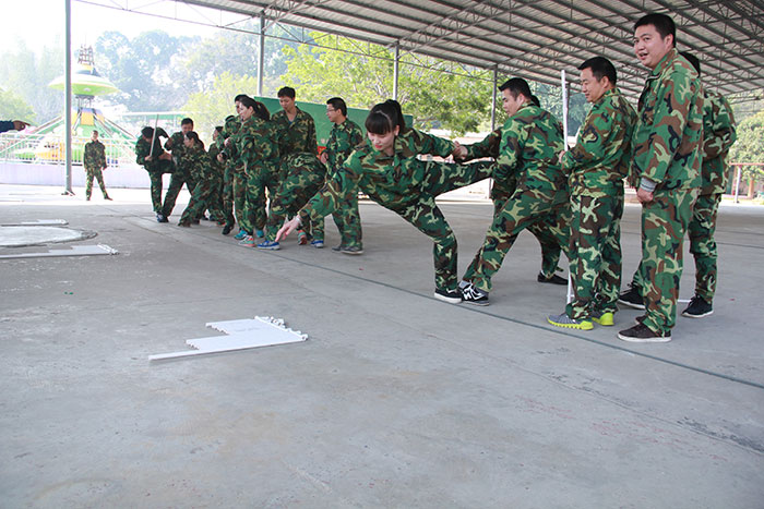 2017年2月13-15日，，，1xBET“虎狼道”户外拓展训练圆满竣事